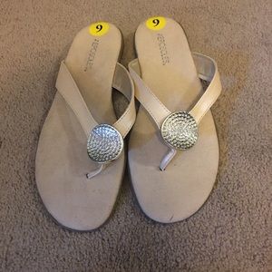 Aerosoles flip flops